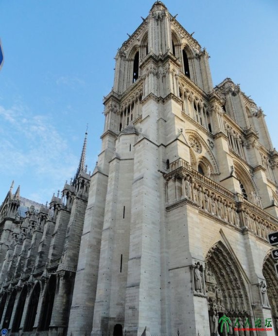 巴黎圣母院 侧面.jpg