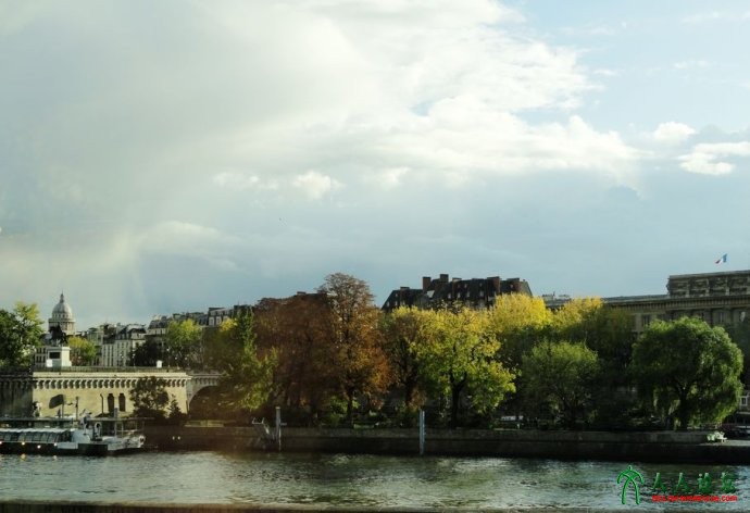 塞纳河畔.jpg