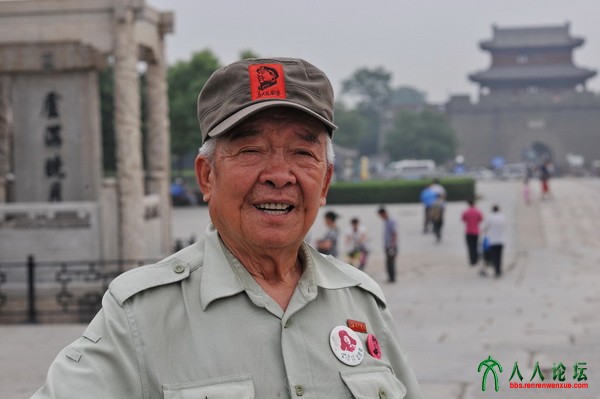 我给他拍了标准相