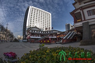 清晨，天高云淡。